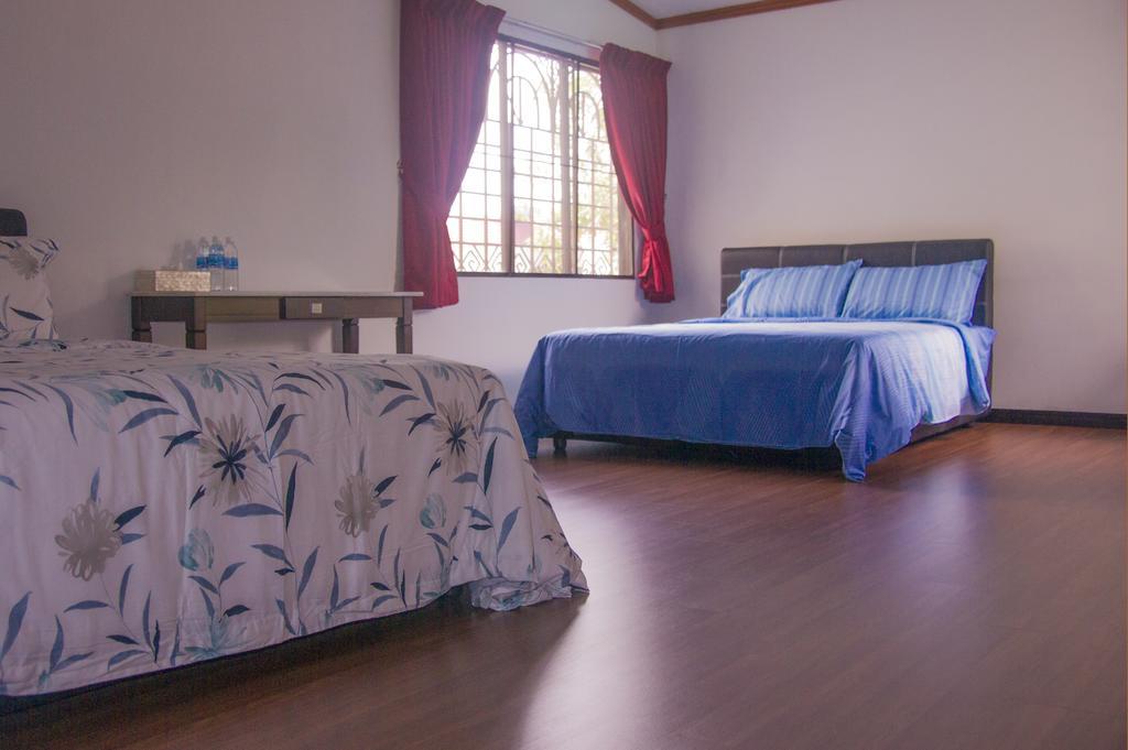 Bike And Tours Bed And Breakfast Lahad Datu Rom bilde