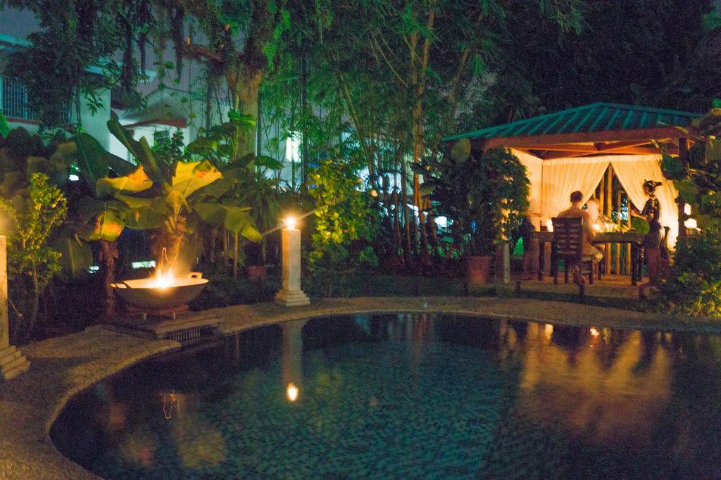 Bike And Tours Bed And Breakfast Lahad Datu Eksteriør bilde